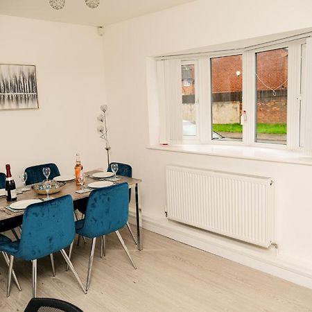 Cosy Home With Private Parking Bloxwich Екстериор снимка