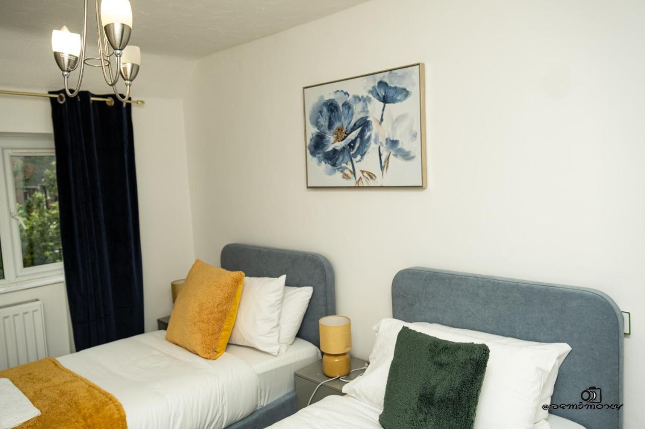 Cosy Home With Private Parking Bloxwich Екстериор снимка