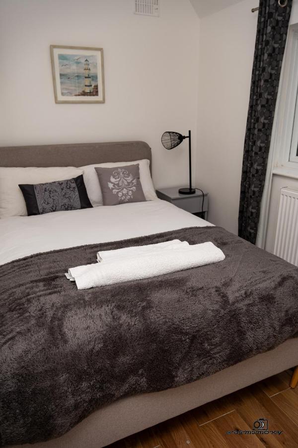Cosy Home With Private Parking Bloxwich Екстериор снимка