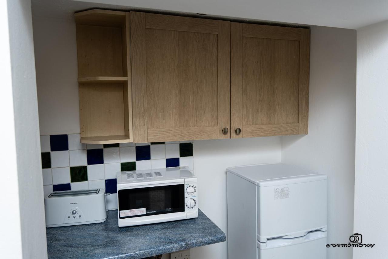 Cosy Home With Private Parking Bloxwich Екстериор снимка